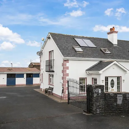 Private Near Rock Of Cashel And Workspace